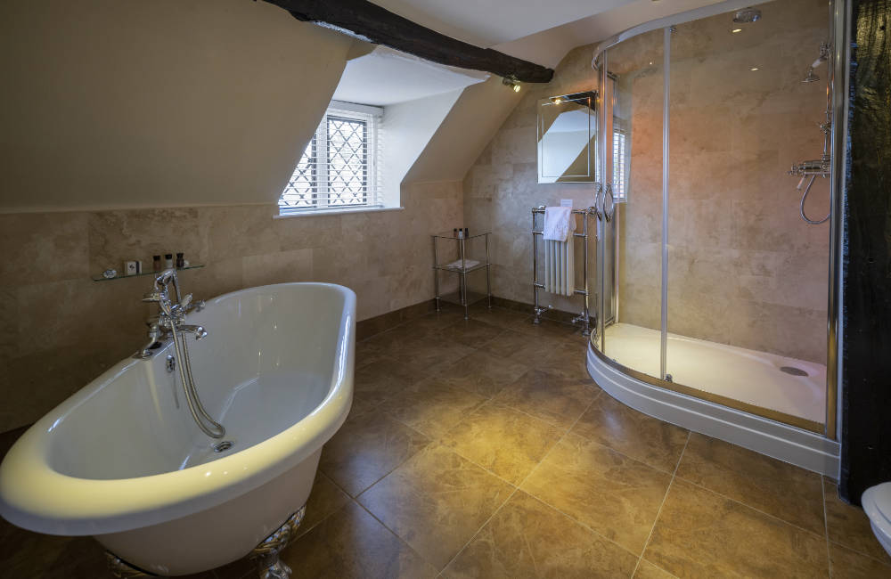 A bathroom at the White Swan Hotel in Henley in Arden